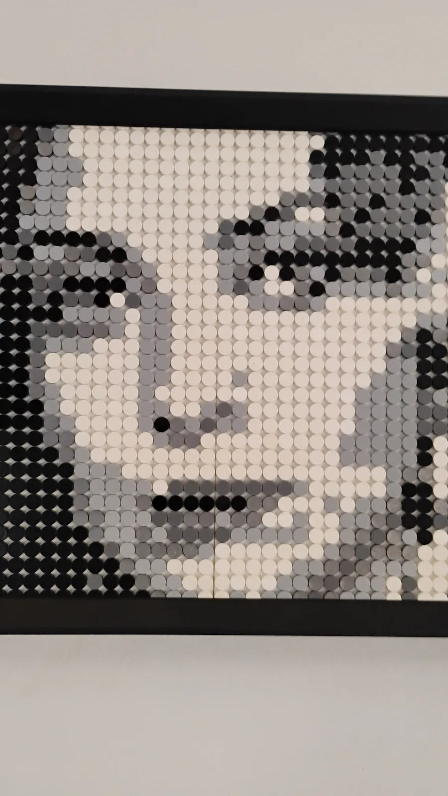 Mosaico pixel art Retrato de Mon Laferte con bloques – 2048 Piezas