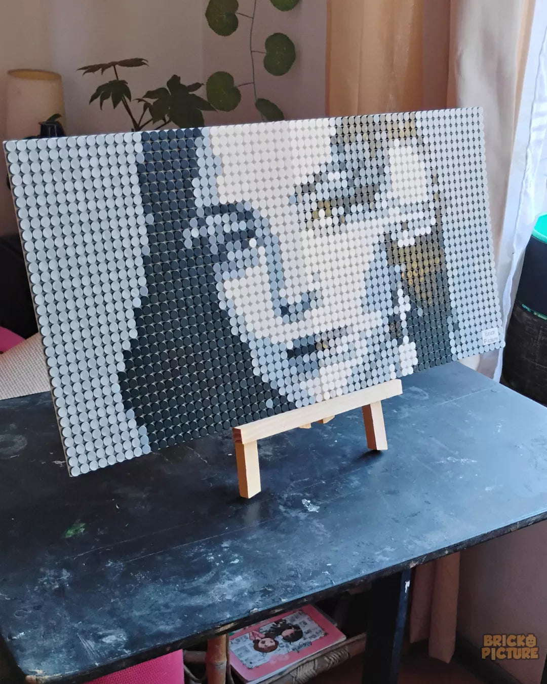 Mosaico pixel art Retrato de Mon Laferte con bloques – 2048 Piezas