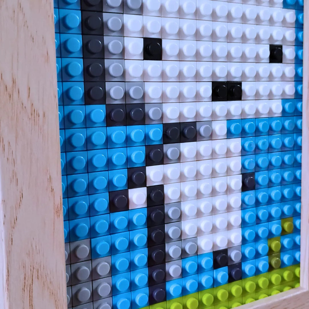 Cuadro Pixel Art FEZ (352 piezas) con marco de madera | Diseño Gamer Retro Indie | Brickpicture Chile