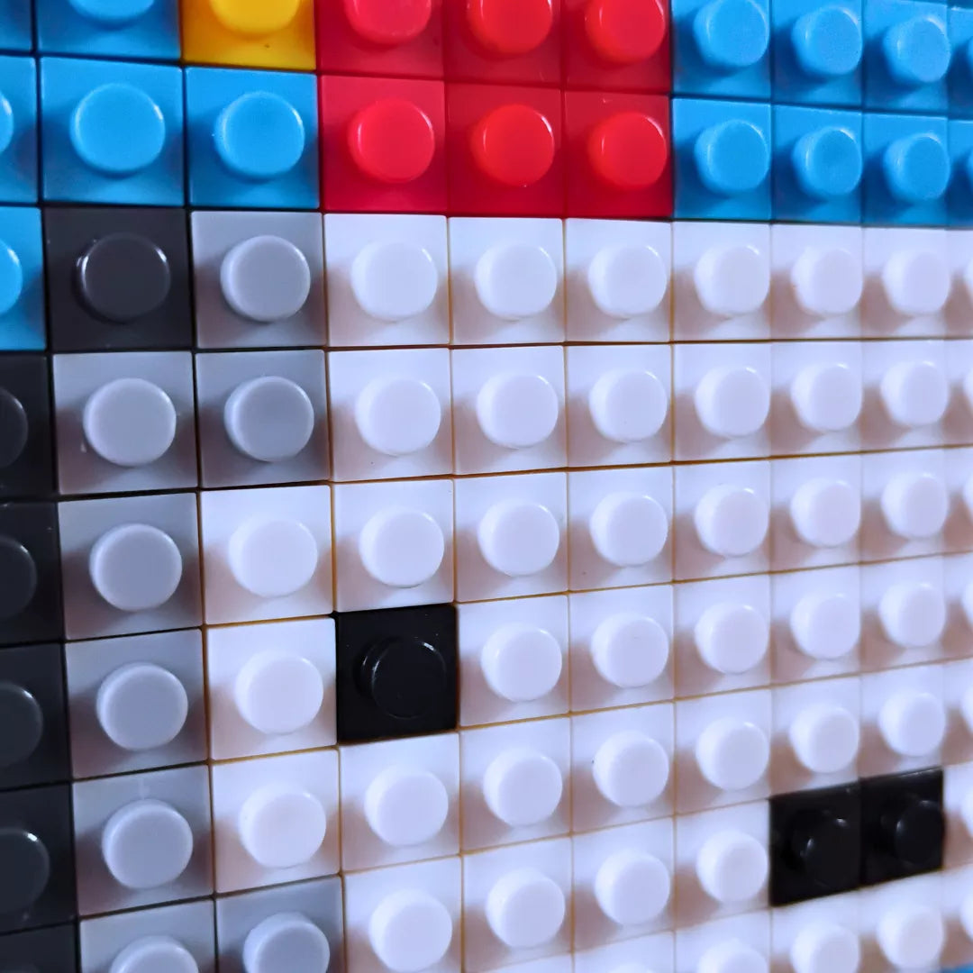 Cuadro Pixel Art FEZ (352 piezas) con marco de madera | Diseño Gamer Retro Indie | Brickpicture Chile