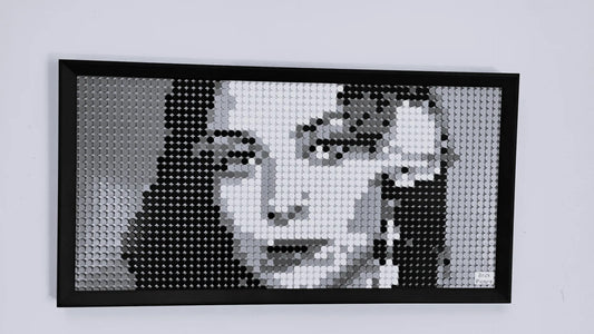 Mosaico pixel art Retrato de Mon Laferte con bloques – 2048 Piezas